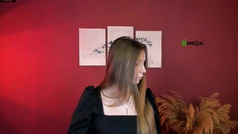 esme_moore_ online show from October 11, 9:58 am