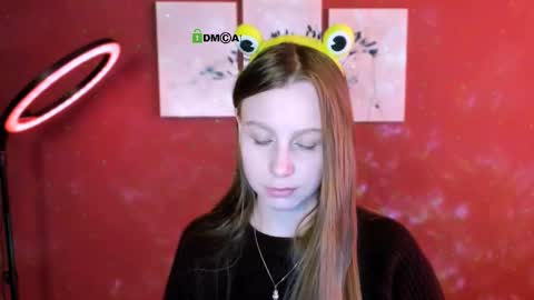 esme_moore_ online show from October 8, 9:46 am