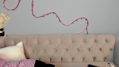 Snapshot of esme_runn chatting on February 3, 10:03 am Esme Runn online show from February 3, 10:03 am
