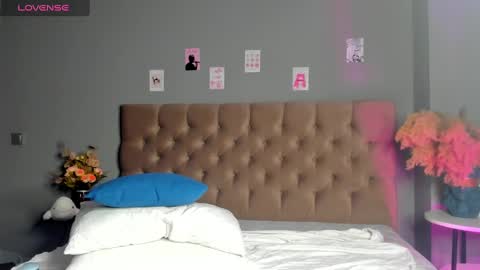 Snapshot of esme_runn chatting on January 12, 10:23 am Esme Runn online show from January 12, 10:23 am