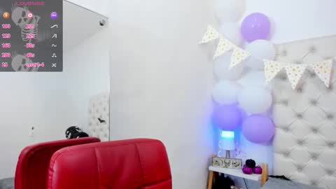 Snapshot of esmeralda_06 chatting on October 11, 6:43 pm esmeralda  online show from October 11, 6:43 pm