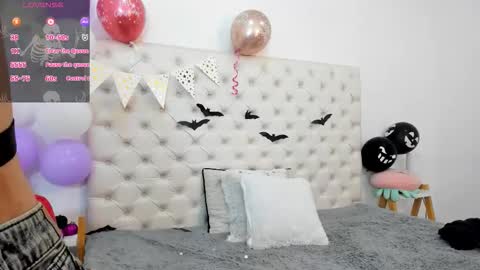 Snapshot of esmeralda_06 chatting on October 9, 6:34 pm esmeralda  online show from October 9, 6:34 pm