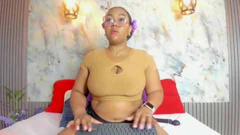 esmeralda online show from December 4, 9:07 am