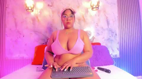 esmeralda online show from January 6, 9:08 am