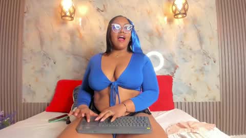 esmeralda online show from December 7, 1:36 am