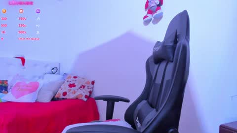 esme online show from December 18, 10:02 pm