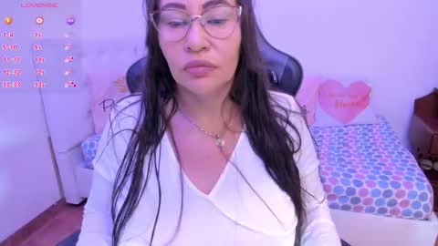 Snapshot of esmeralda_milf1 chatting on October 23, 9:10 pm esme online show from October 23, 9:10 pm