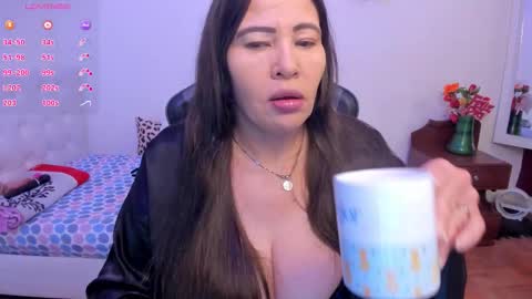 Snapshot of esmeralda_milf1 chatting on October 12, 8:00 pm esme online show from October 12, 8:00 pm