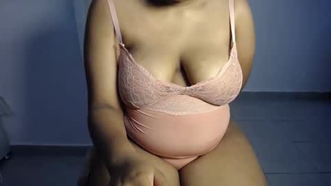 Snapshot of esmeray_ chatting on September 16, 11:18 am Esme online show from September 16, 11:18 am