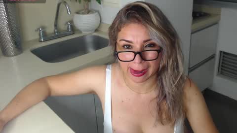 Snapshot of esperanza86_ chatting on February 11, 12:17 am Juliana online show from February 11, 12:17 am