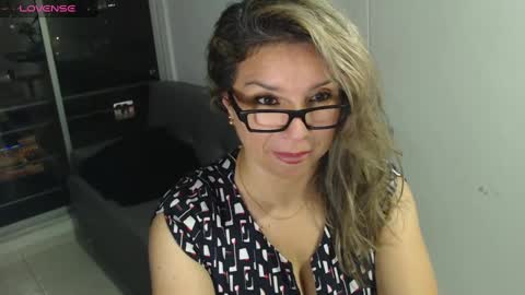 Snapshot of esperanza86_ chatting on December 19, 11:57 pm Juliana online show from December 19, 11:57 pm