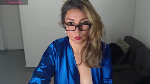 Snapshot of esperanza86_ chatting on January 3, 10:52 am Juliana online show from January 3, 10:52 am