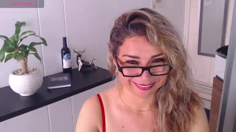 Snapshot of esperanza86_ chatting on December 22, 1:44 pm Juliana online show from December 22, 1:44 pm