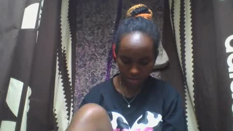 Snapshot of estanie chatting on October 17, 7:33 am estanie online show from October 17, 7:33 am