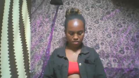 Snapshot of estanie chatting on October 31, 7:07 pm estanie online show from October 31, 7:07 pm