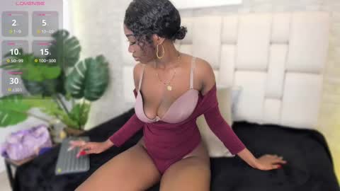 Snapshot of estefanyy_ chatting on February 11, 11:53 am estefany online show from February 11, 11:53 am