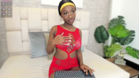 Snapshot of estefanyy_ chatting on January 13, 11:52 am estefany online show from January 13, 11:52 am