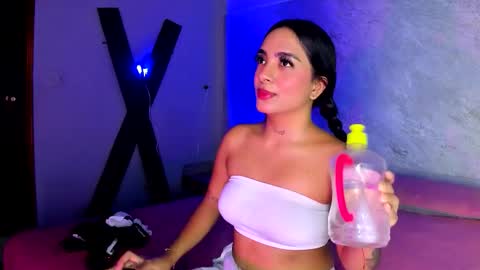 Snapshot of estefy_gomez1 chatting on October 3, 4:06 am Stefy online show from October 3, 4:06 am