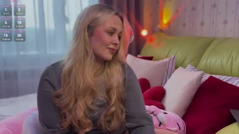 Estella online show from March 8, 1:35 am