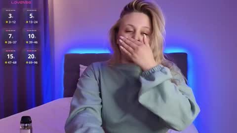 Estella online show from October 4, 5:50 pm