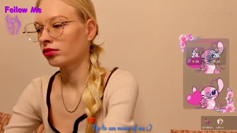 Snapshot of esty_siela chatting on October 25, 12:24 pm lets get to know each other better in pm  online show from October 25, 12:24 pm