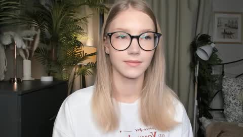 Natalie online show from October 22, 5:45 am