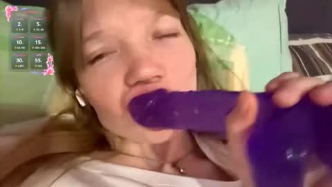 Snapshot of eugenakhouri chatting on October 22, 3:17 pm Lana online show from October 22, 3:17 pm