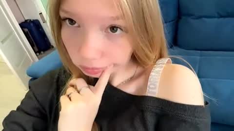 Snapshot of eugenakhouri chatting on September 19, 5:50 am Lana online show from September 19, 5:50 am