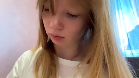 Snapshot of eugenakhouri chatting on October 12, 5:32 am Lana online show from October 12, 5:32 am