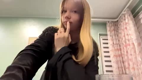 Snapshot of eugenakhouri chatting on October 15, 8:11 pm Lana online show from October 15, 8:11 pm