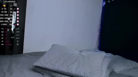 Snapshot of eurusholmes95 chatting on February 27, 10:26 am Alxandra online show from February 27, 10:26 am