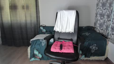 Snapshot of eva_7777 chatting on December 6, 2:02 am Eva online show from December 6, 2:02 am