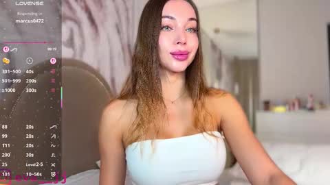 Snapshot of eva_j chatting on October 30, 2:47 am Free toy control in pvt online show from October 30, 2:47 am
