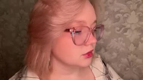 Snapshot of eva_kittenn chatting on September 13, 3:53 pm eva_kittenn online show from September 13, 3:53 pm