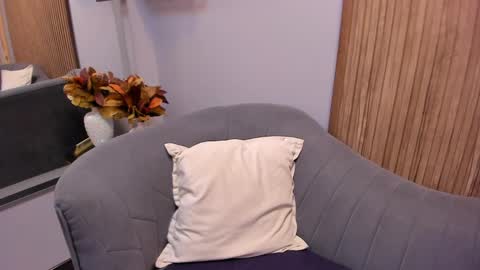 Angelinne online show from December 13, 4:33 am