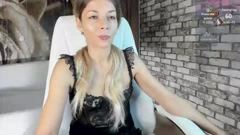 Snapshot of eva_melow chatting on October 29, 11:58 am Eva online show from October 29, 11:58 am