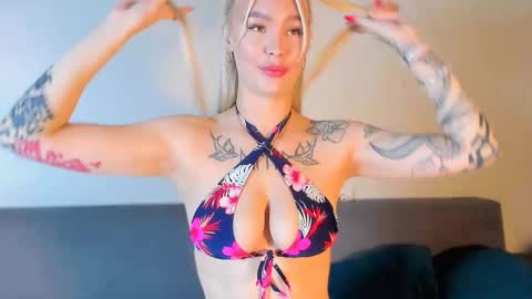 Snapshot of eva_re chatting on September 18, 6:12 am Eva online show from September 18, 6:12 am