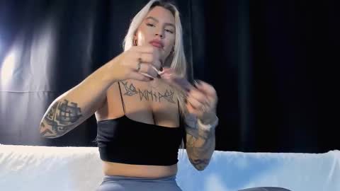 Snapshot of eva_re chatting on November 2, 7:12 am Eva online show from November 2, 7:12 am