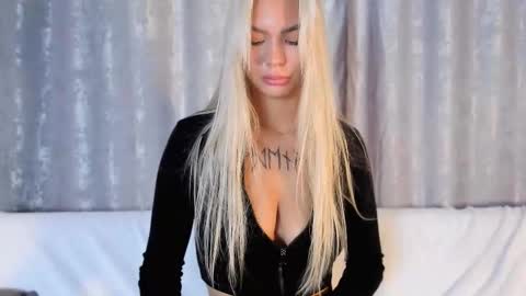 Snapshot of eva_re chatting on October 17, 7:11 am Eva online show from October 17, 7:11 am