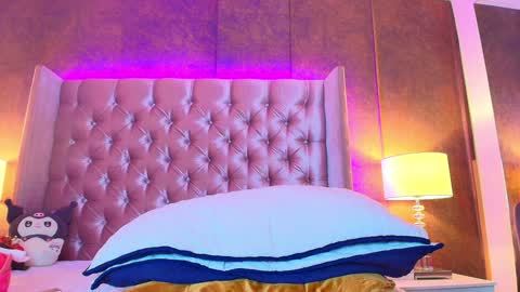 EVA CLOEE online show from February 8, 8:31 am