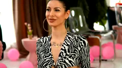 Eva  online show from April 15, 9:32 am