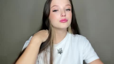 Snapshot of evaamillerr chatting on October 16, 11:35 am Eva online show from October 16, 11:35 am