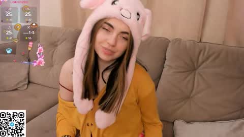 Snapshot of evablimey chatting on October 27, 6:31 am Eva online show from October 27, 6:31 am