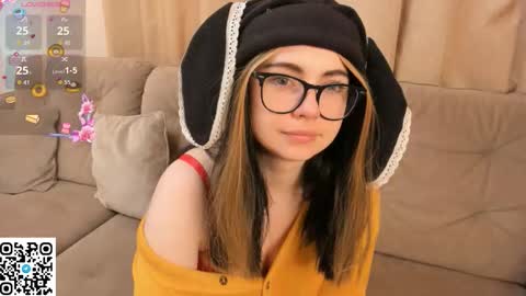 Snapshot of evablimey chatting on October 30, 7:11 am Eva online show from October 30, 7:11 am