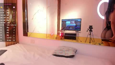 EvaBloom online show from October 17, 1:47 pm