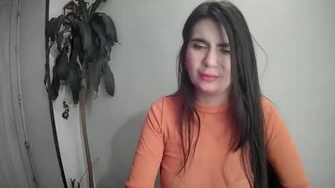 evacollins12 online show from December 27, 1:43 am