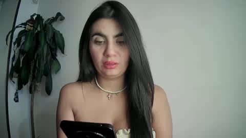 evacollins12 online show from February 7, 10:20 pm
