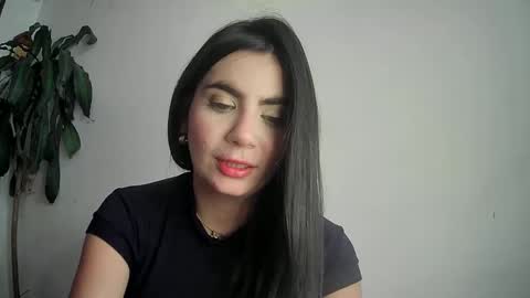 evacollins12 online show from February 3, 10:21 pm