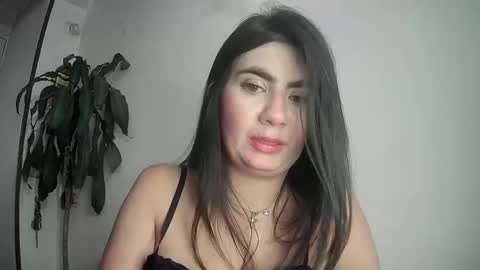 evacollins12 online show from February 6, 12:22 am
