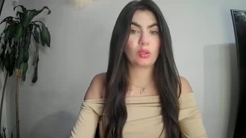 evacollins12 online show from March 12, 11:12 pm